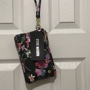 Steve Madden- BTRELL Wristlet- Floral